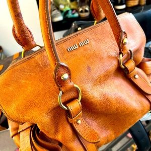 BEAUTIFUL MIU MIU SHOULDER BAG VACHETTA HONEY COLOR SOME MINOR STAINS .V.CLEAN✨✨